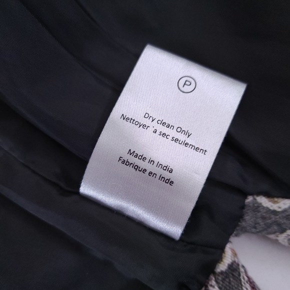 Hemant & Nandita Quilted Tapestry Studded Floral Jacket XS - Picture 7 of 10